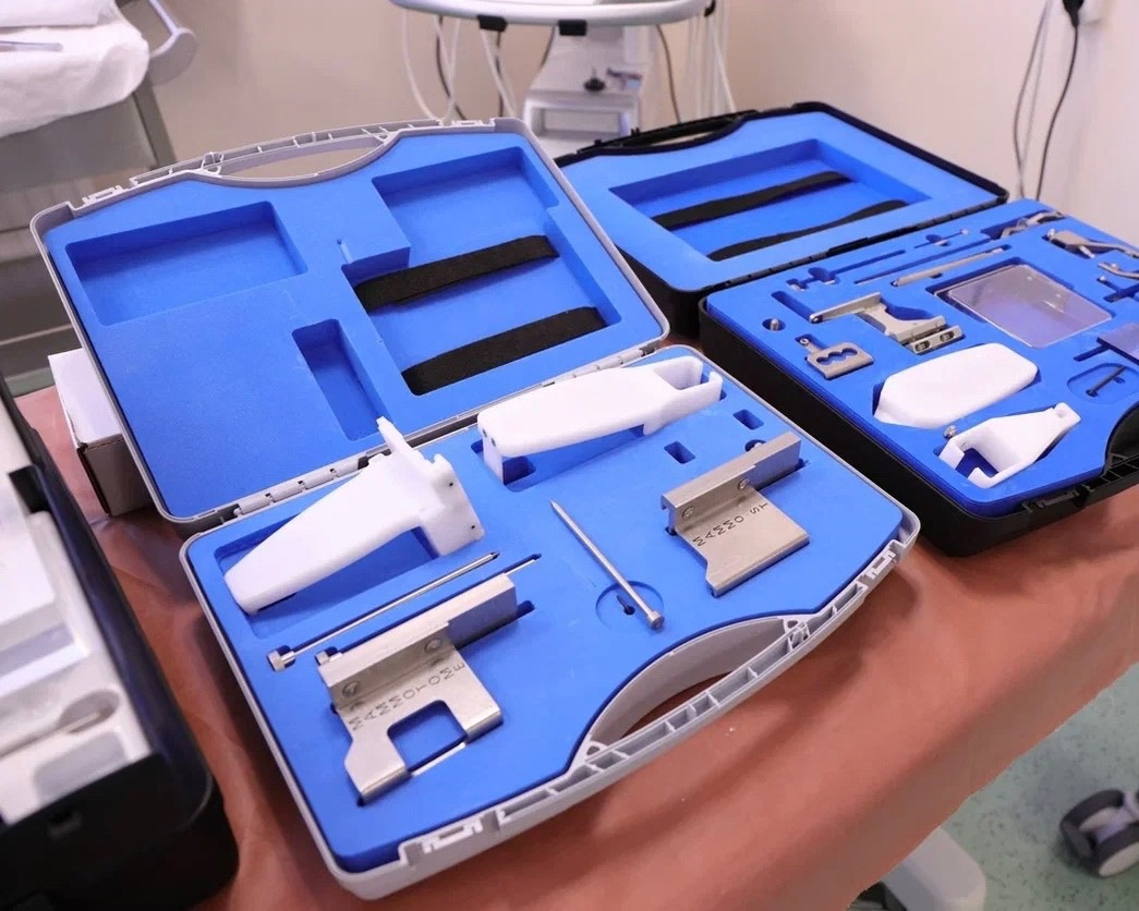 На фото изображены инструменты для пункциональной биопсии