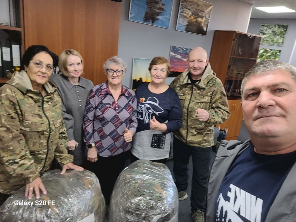 Коллектив РОДИК «ПРЕОБРАЗОВАНИЕ» передал две маскировочные сети МОО ПВ «СборХМ» для отправки в зону боевых действий